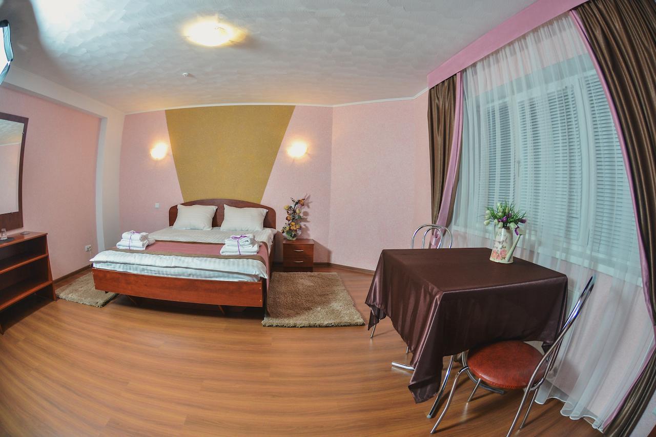 Forsage Hotell Rivne Exteriör bild